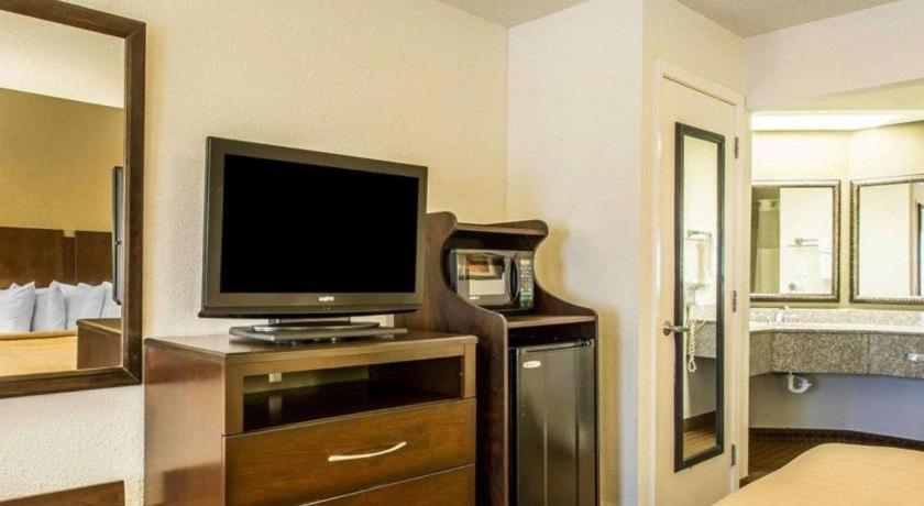 Quality Inn & Suites Near Панама-Сити Экстерьер фото